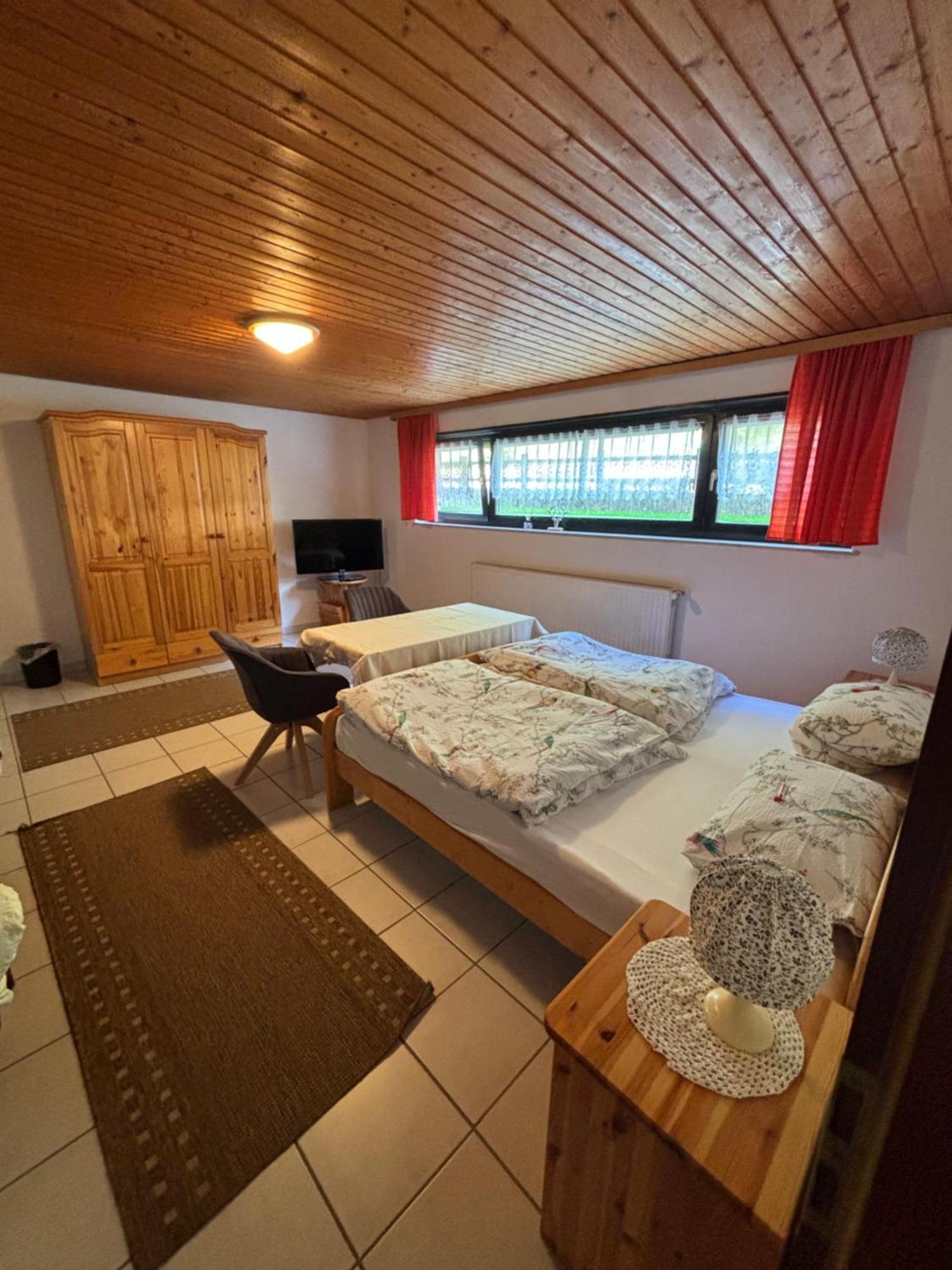 Pension Ernst Im Herzen Des Pfaelzerwaldes Mit Kueche Hotell Elmstein Eksteriør bilde